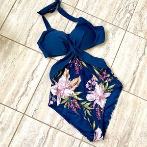 Cupshe Winter Fantasy Cutout One Piece Swimsuit. M. BN. Never worn. Tags on.